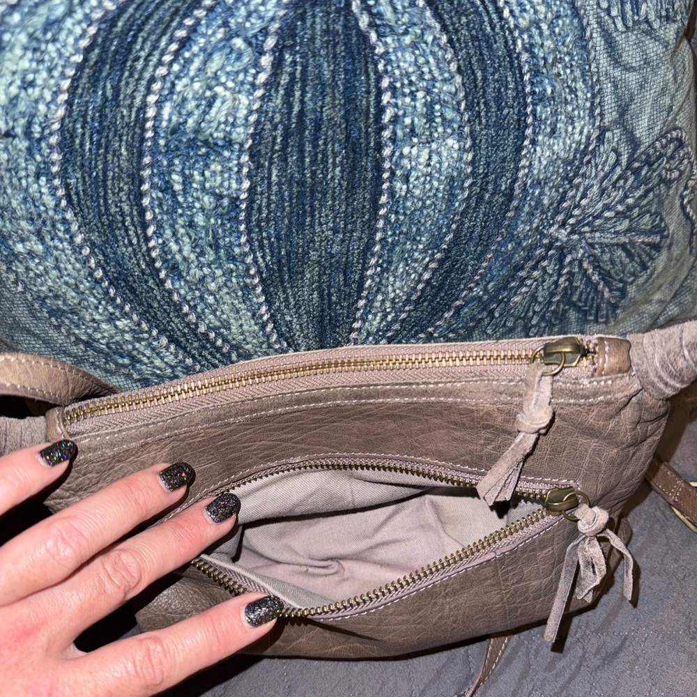 Chic Brown Woven Crossbody Bag - Picture 2 of 4
